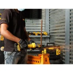 DeWALT Utensili - Smerigliatrice Angolare AKU 18V 125 Mm, 2x Batterie 5,0 Ah XR DCG405P2 -Filtraggio negozio 4e28ac66fb542928f24dd065